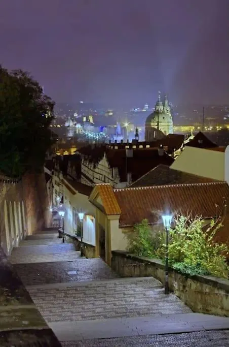 Huge 5-Bedrooms Apartment Near Prague Castle