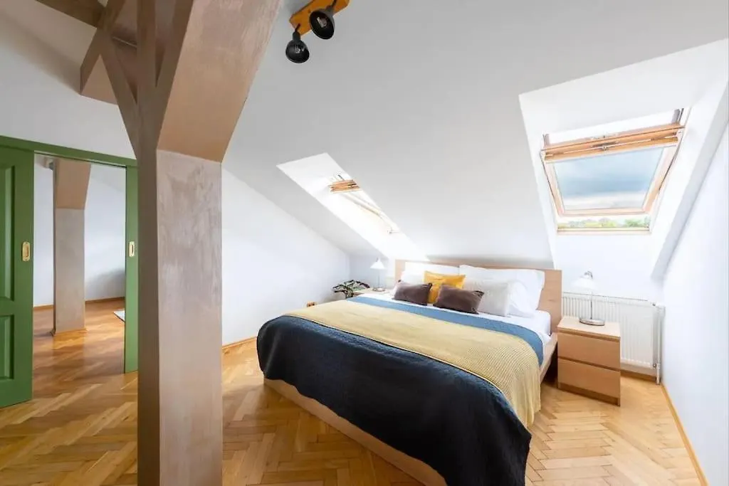 Huge 5-Bedrooms Apartment Near Prague Castle Repubblica Ceca