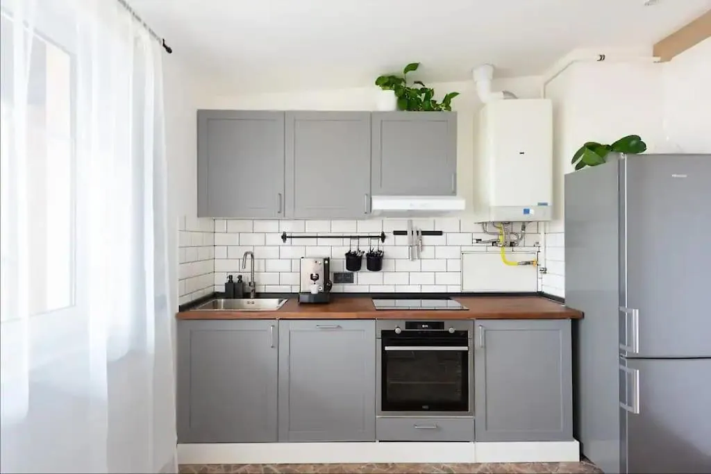 Huge 5-Bedrooms Apartment Near Prague Castle